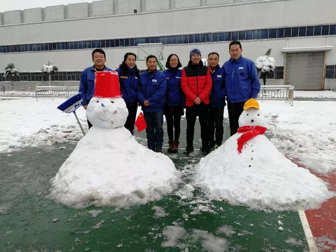 新年初雪 重温儿时欢乐